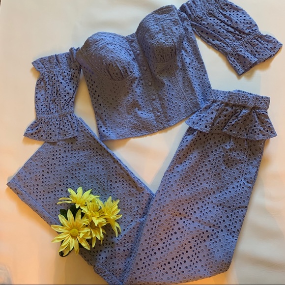 Off Shoulder Anglaise Top Puff Sleeve - Picture 5 of 11